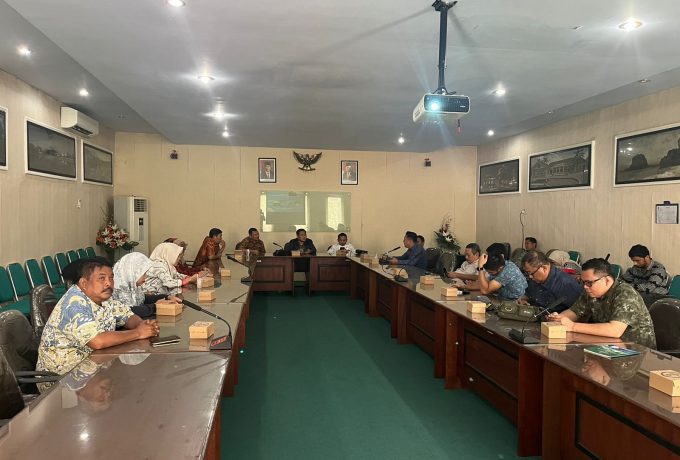 Dr. Ainuddin menghadiri pertemuan terkait Ranperda Pramuwisata Bulukumba, yang digelar di Kantor Dinas Pariwisata NTB, pada Kamis (02/02/23)